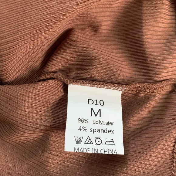 Women’s Brown, Crew Neck, Short Sleeve, Ribbed Crop Top. Brand New-Never Worn. - Picture 2 of 5